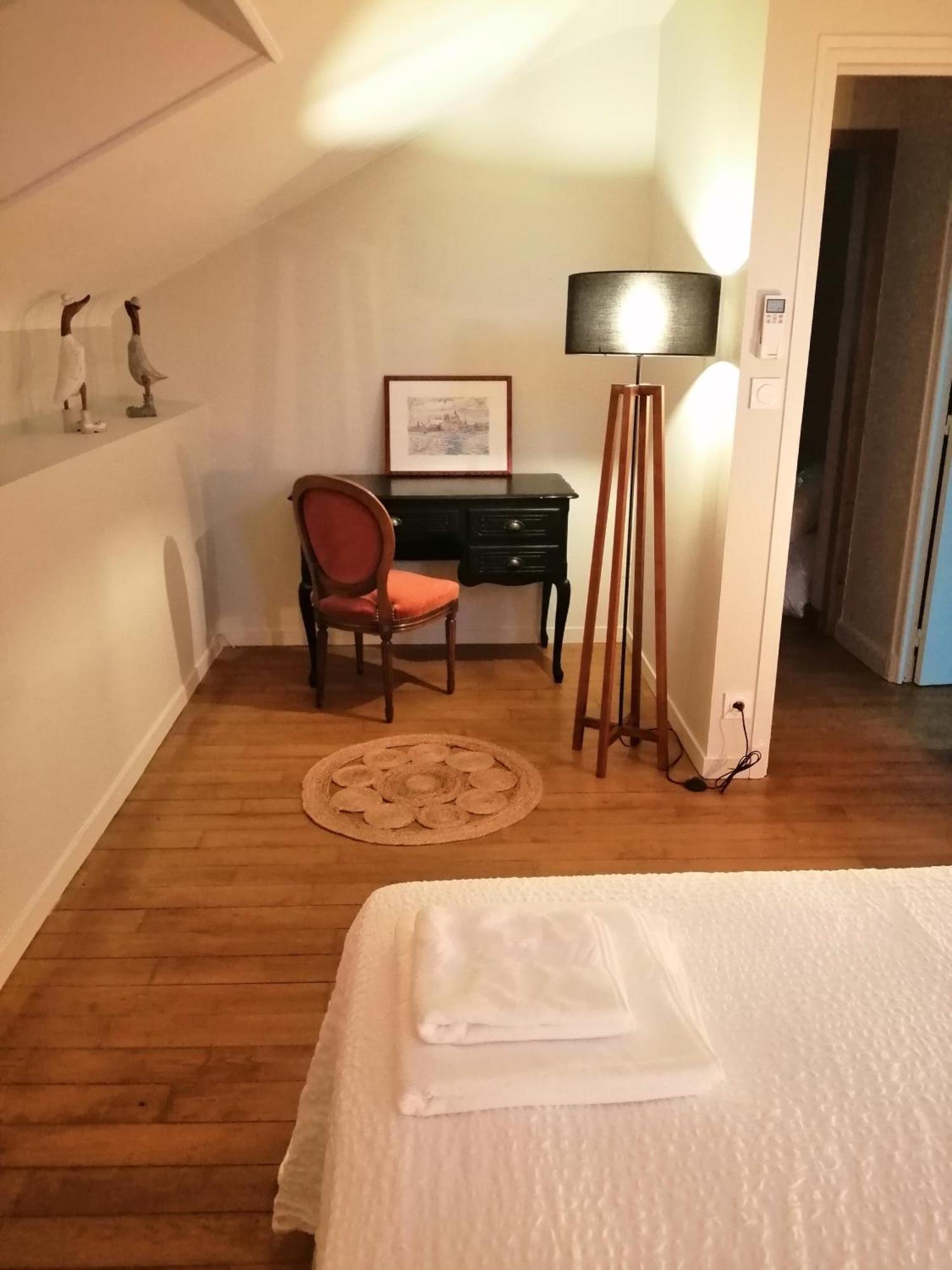 Gite Les Mareillauds - Piscine Salon Kültér fotó