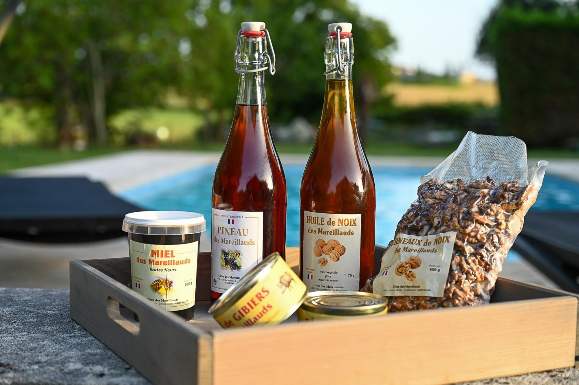 Gite Les Mareillauds - Piscine Salon Kültér fotó