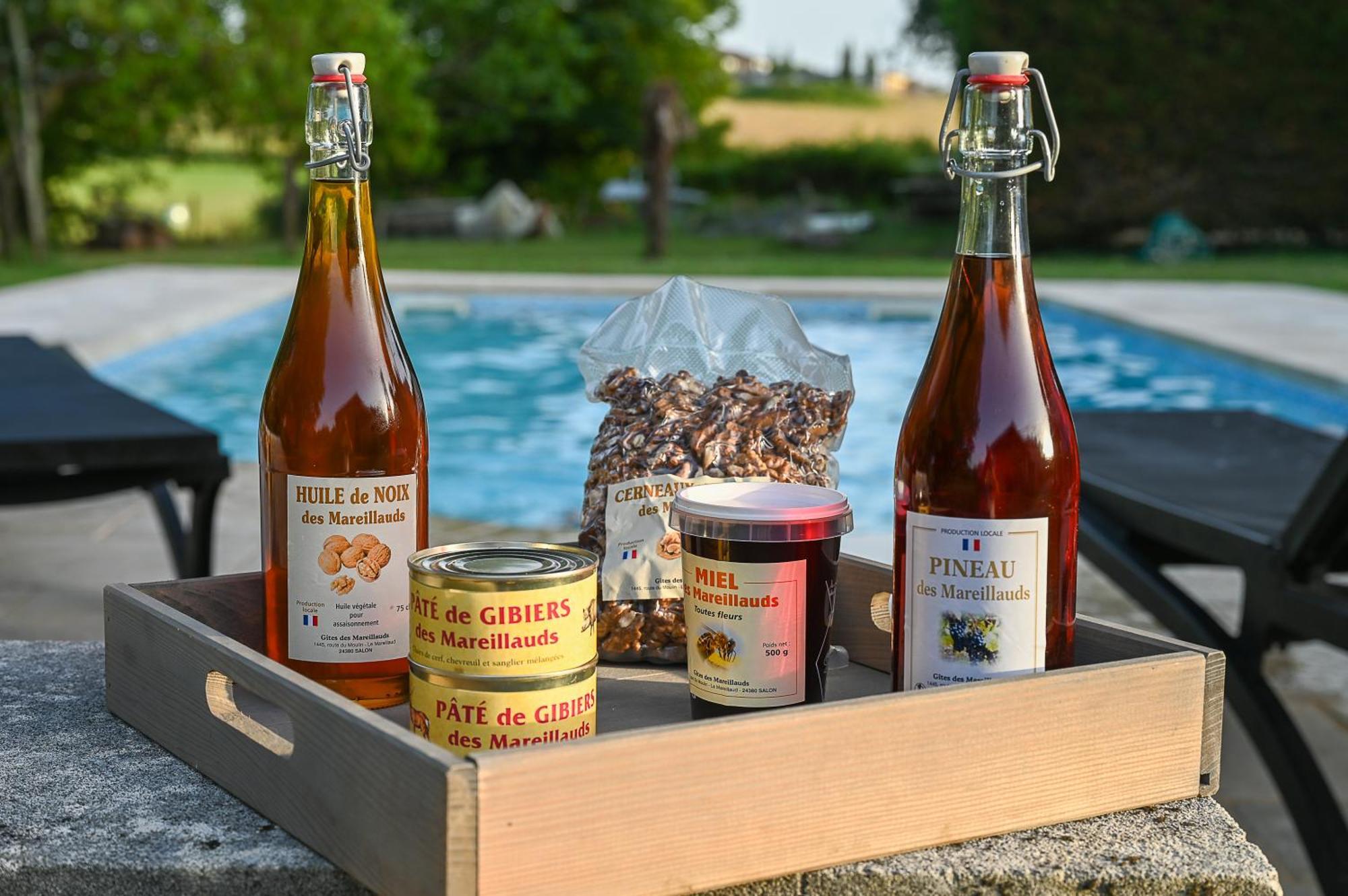 Gite Les Mareillauds - Piscine Salon Kültér fotó
